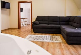 Hadnagy Panzi   has rooms with a private hot tub