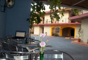 Hotel Villa Del Sol Expo allows 18 year olds to book a room