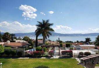 Casa Bella vista has Balcony rooms