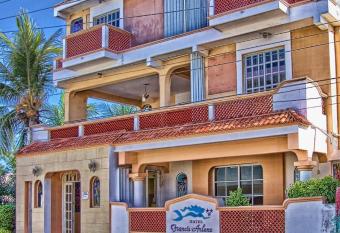 Hotel Francis Arlene Adults Only allows 18 year olds to book a room