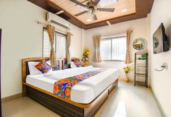 FabExpress Vardhan Executive allows 18 year olds to book a room