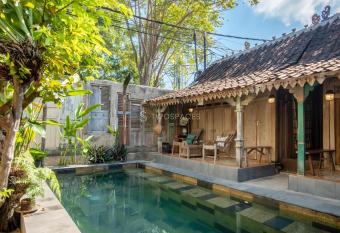 Kayu Beach Villa by TwoSpaces, Nusa Dua Beach allows 18 year olds to book a room