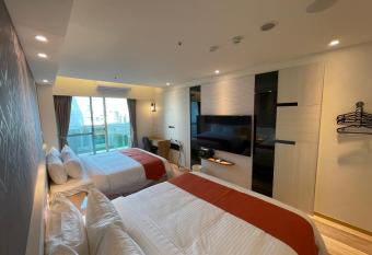 Bentley Hotel has Balcony rooms