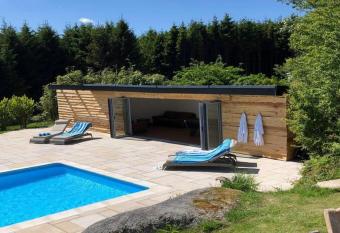 Old Windmill Cottage & Barn allows 18 year olds to book a room