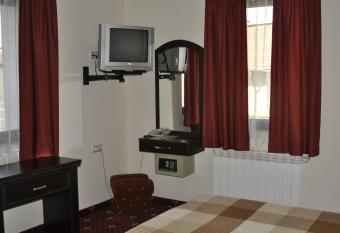 Hotel Romantic has rooms with a private hot tub