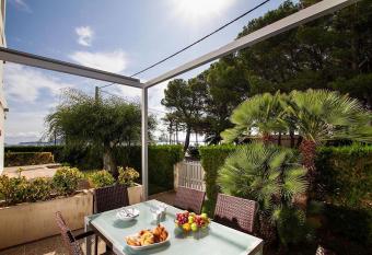 Tony 1b has Balcony rooms