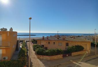 T2 -vue exceptionnelle - acc  s priv      la plage -wifi-clim has Balcony rooms