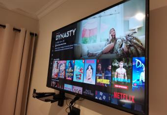 Douglasgate BNB Apartments has Balcony rooms