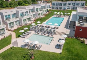 Maj Luxury Residence has Balcony rooms