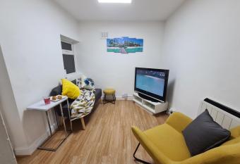 Property Malak Homz - West Street 2 Bed Premium Apartment has Balcony rooms