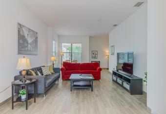Downtown 2 Story Loft, Sleeps 6, Pet Friendly, 10' ceilings, 270 has Balcony rooms