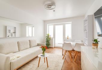 Design Apartment / 2 Room / Central / Contactless Check-in allows 18 year olds to book a room