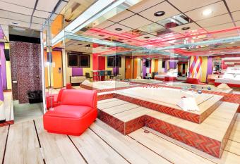 Hollywood Motel has rooms with a private hot tub