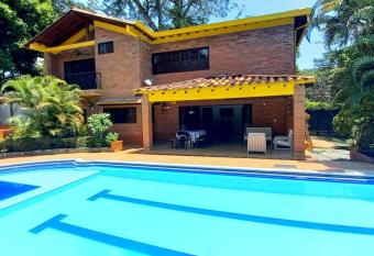 Hermosa Y Tranquila Finca En Santa Fe De Antioquia has Balcony rooms