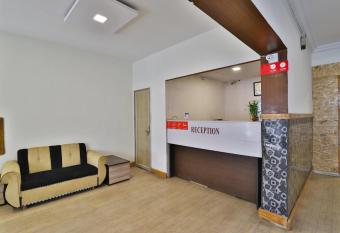 Hotel Mayura, Ankleshwar allows 18 year olds to book a room