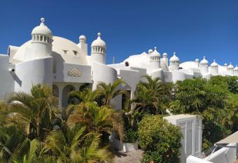 luxury penthouse apartment allows 18 year olds to book a room