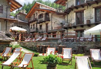 Albergo Diffuso Ceaglio Valle Maira has Balcony rooms