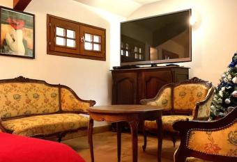 Eden Cottage has Balcony rooms