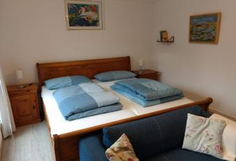 Ruhige, gem  tliche 1-Zimmer Gartenwohnung f  r 2 Erwachsene has Balcony rooms