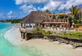 Coral Rocks Hotel & Restaurant allows 18 year olds to book a room