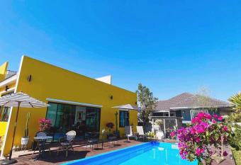 Colorful Pool Villa, Chiang Rai, Thailand has Balcony rooms
