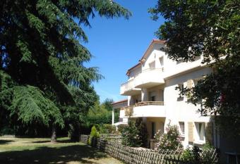 Chambre d h  te Sainte   milie has Balcony rooms