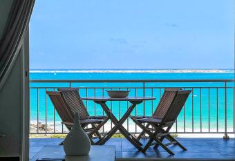 Grand studio vue mer exceptionnelle sur la BO allows 18 year olds to book a room