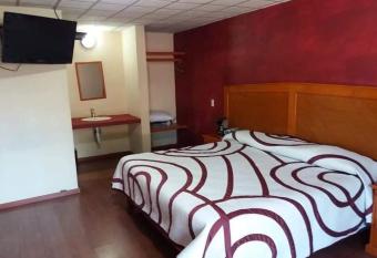 HOTEL RESTAURANT LOS PRISMAS has Balcony rooms