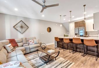 Private Rooftop Patio + 4 Story Home in Downtown FW has Balcony rooms