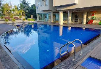 Luxe Highway Residencies has Balcony rooms