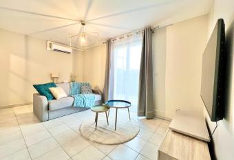 La Bulle de Champagne has Balcony rooms