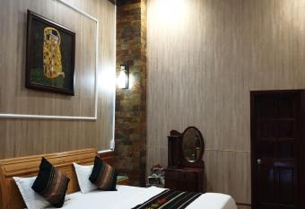 Kh  ch s   n H   i An - Kon Tum has Balcony rooms