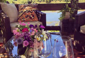 La Maison Blanche de Martu   allows 18 year olds to book a room