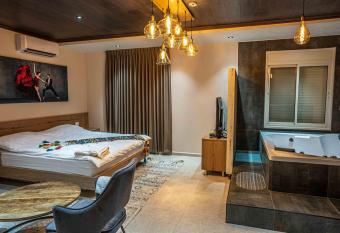 Layan Boutique Hotel has rooms with a private hot tub