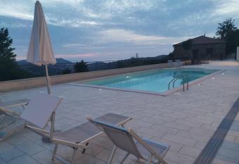 Agriturismo Santa Barbara has Balcony rooms