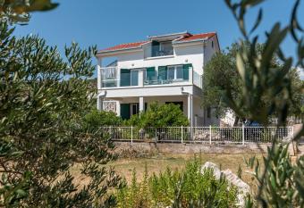 Apartmani Lejla has Balcony rooms