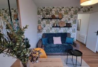 Les sapins allows 18 year olds to book a room