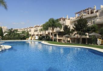 3-Bed 3 bath Sea & Mountain View Apartment has Balcony rooms