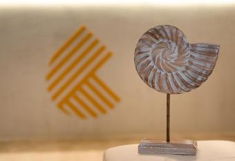 Kasteli Suites has rooms with a private hot tub