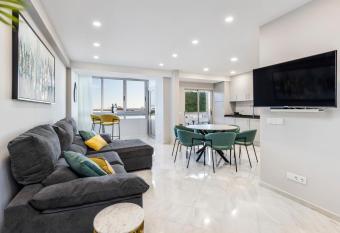 Faro Main Avenue Apartment has Balcony rooms