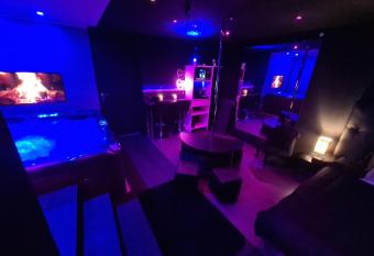 Loveroom Sexyloveroom allows 18 year olds to book a room