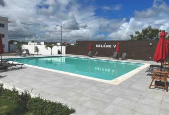 Lovely 3 Bedroom Apartment ,Gated community allows 18 year olds to book a room