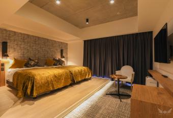 FFFFFF          has Balcony rooms