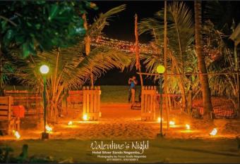 Hotel Silver Sands has Balcony rooms