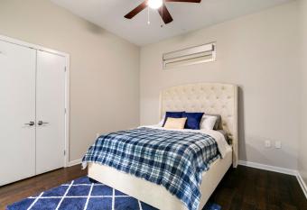 Dallas 2BR Premium PentHouse with Downtown Views has Balcony rooms