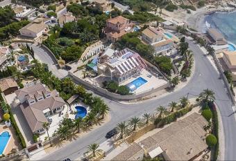 Very Luxurious Seaside Villa With Private Pool has Balcony rooms