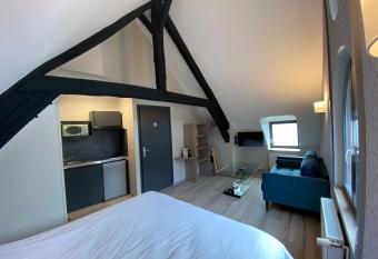 L Escale du Vexin allows 18 year olds to book a room