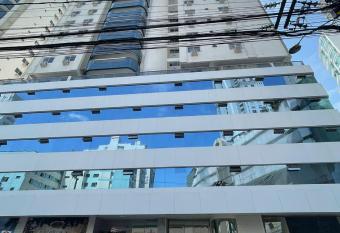 Apartamento com 3 dormit  rios has Smoking/Balcony rooms