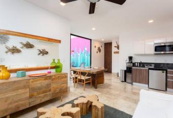 Spectacular PH with Hot Tub SPECIAL PRICE TILL JUNE has rooms with a private hot tub