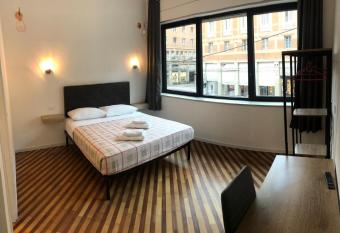 GALLERIA DEL TORO 3 rooms allows 18 year olds to book a room